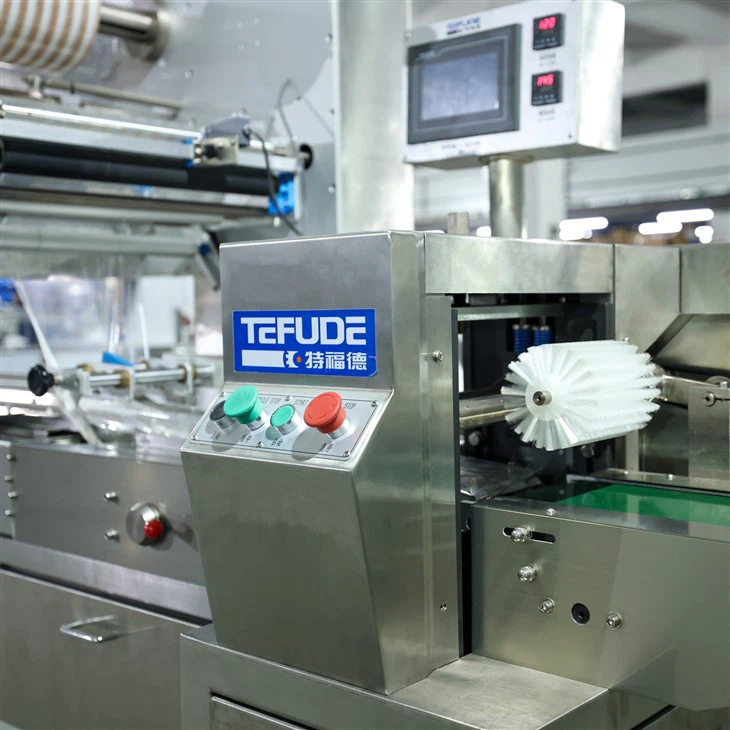 Two Film Rolls Auto Splice Horizontal Packaging Machine