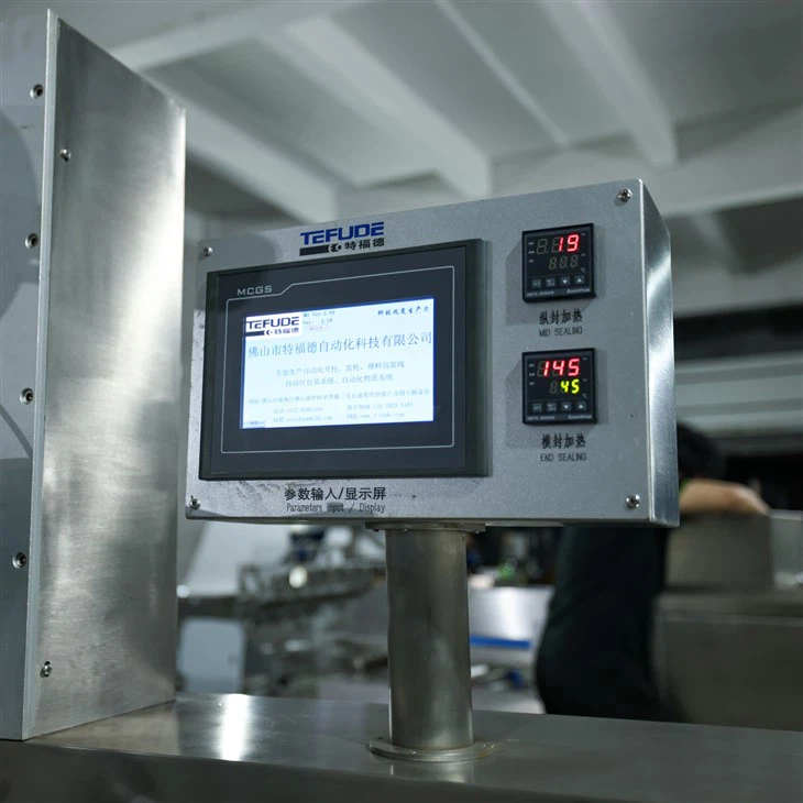 Two Film Rolls Auto Splice Horizontal Packaging Machine